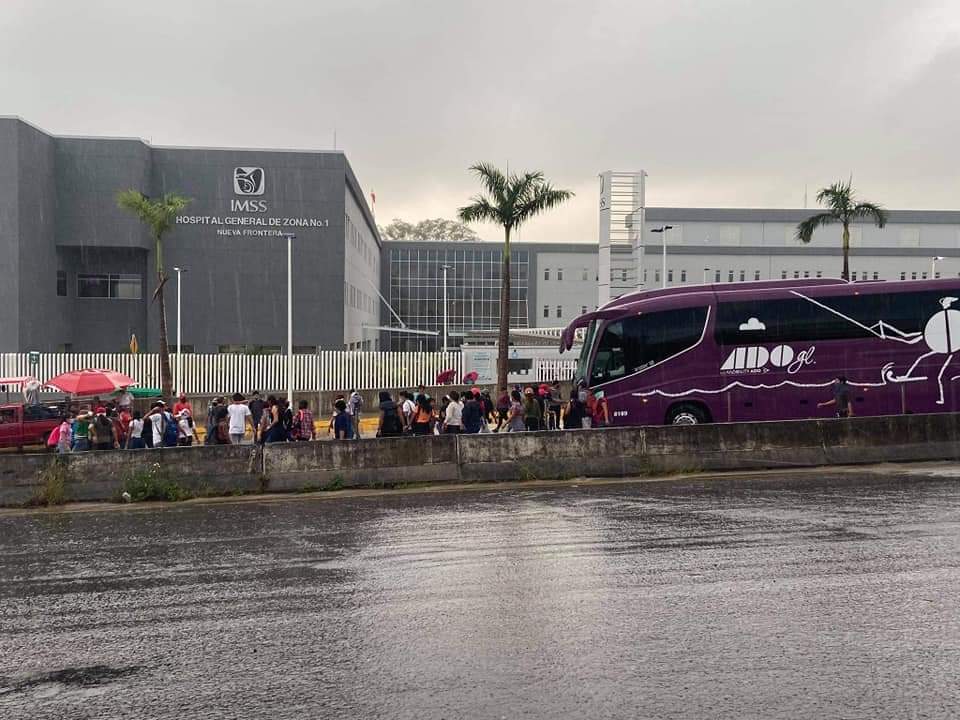 Normalistas secuestran autobús en Tapachula. 